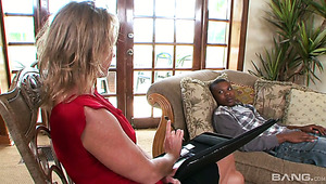Used cougar Roxanne gets fucked missionary style by black stud