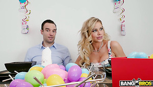 Horny dude gets a good blowjob from lustful babe Jessa Rhodes