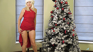 Zealous slender cougar Sylvie undress to masturbate near Xmas tree