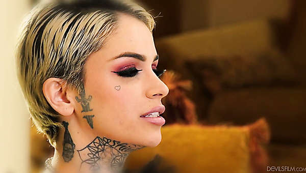 Horn-mad backstage xxx interview with a real alternative slut Leigh Raven