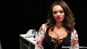 Stunning lady with red lips and gorgeous big boobies Halle Hayes