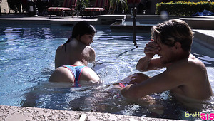 Stunning busty brunette Savannah Sixx stands on knees to give titjob