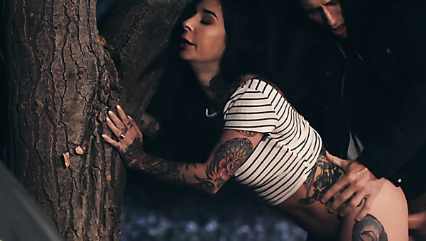 Having sucked delicious cock alluring brunette deserves some good anal
