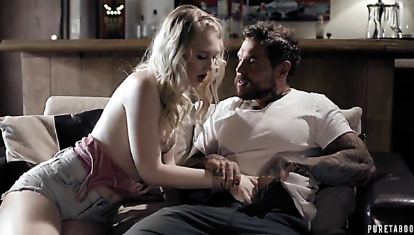 Torrid blonde babe is ready to give nice head before wild missionary